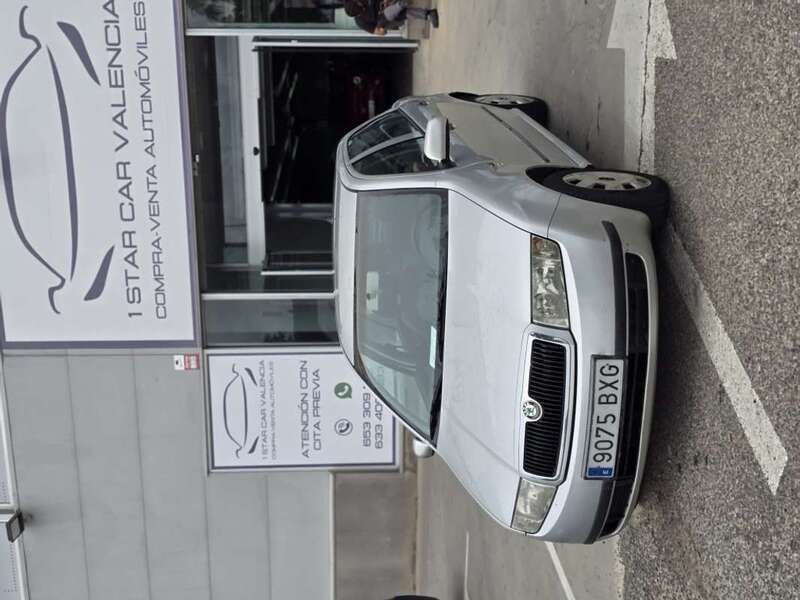 Gris Usado 2002 Skoda Fabia Comfort Utilitario | 2900 € (Precio justo) - Imagen 1/4