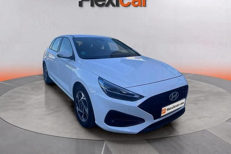 Blanco Usado 2024 Hyundai i30 Berlina | 19.490 € (Precio justo) - Imagen 1/4