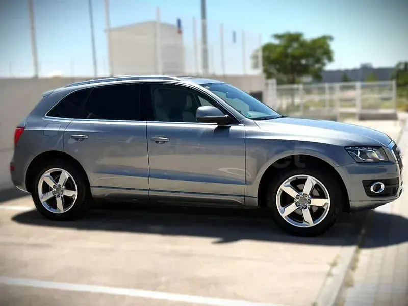Usado Audi Q5 211 CV (155 kW) 2009 Gris / plata SUV