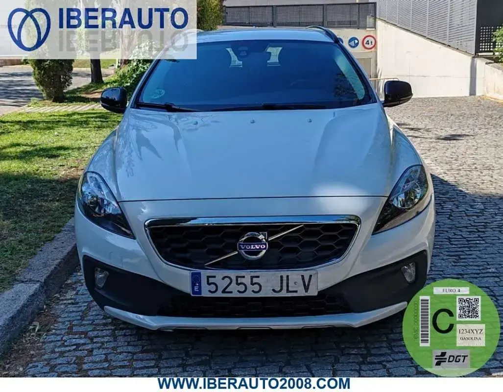 Usado Volvo V40 Momentum 120 CV (88 kW) 2016 Blanco SUV