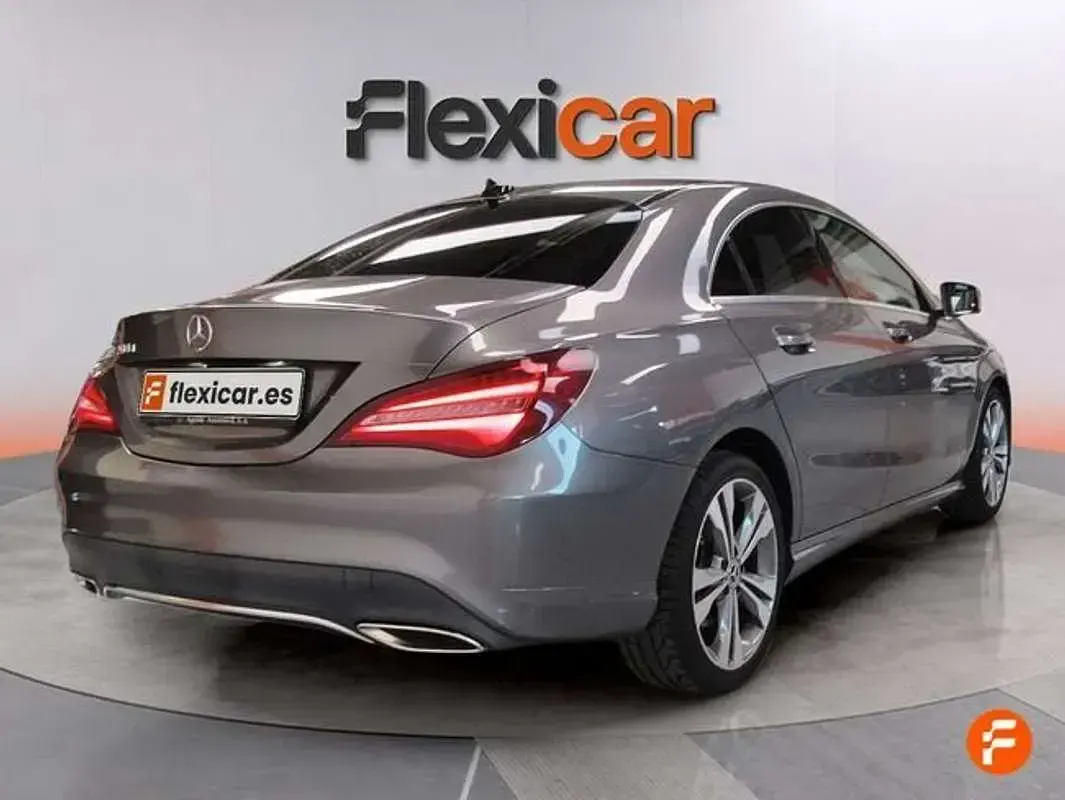 Usado Mercedes CLA200 136 CV (100 kW) 2018 Gris Coupe