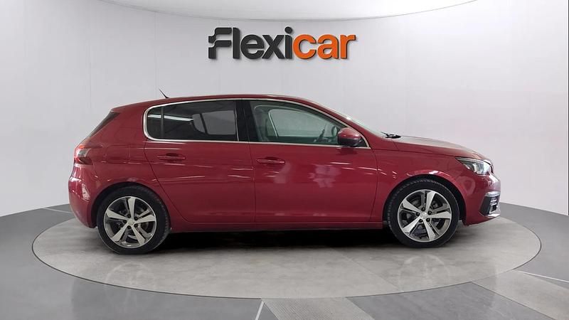 Usado Peugeot 308 Allure 131 CV (96 kW) 2018 Rojo Utilitario