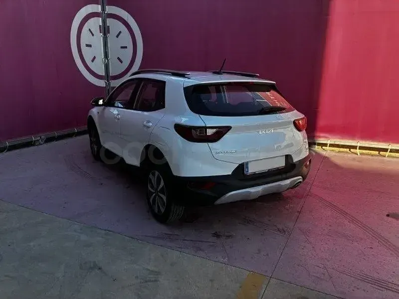 Usado Kia Stonic 84 CV (61 kW) 2022 Blanco SUV