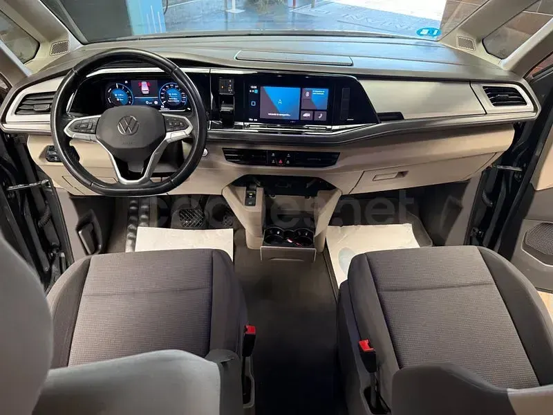 Usado VW Multivan Style 218 CV (160 kW) 2022 Gris / plata Monovolumen