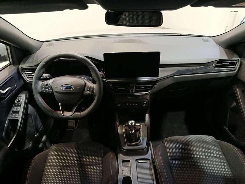 Usado Ford Focus ST-Line 155 CV (114 kW) 2023 Gris Utilitario