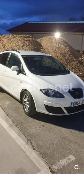 Usado Seat Altea XL 105 CV (77 kW) 2015 Blanco Monovolumen