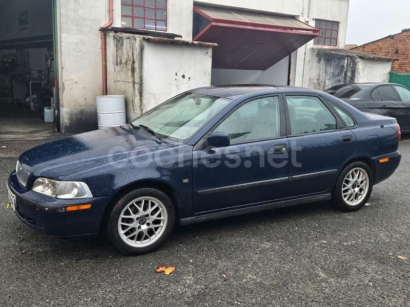 Usado Volvo V40 109 CV (80 kW) 2001 Azul Familiar