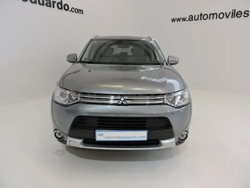 Usado Mitsubishi Outlander P-HEV 203 CV (149 kW) 2015 Gris / plata SUV