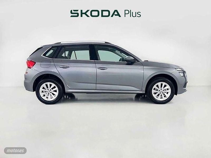 Usado Skoda Kamiq Selection 115 CV (84 kW) 2025 Gris / plata SUV
