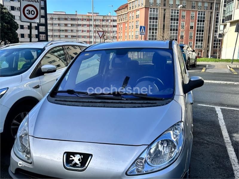 Usado Peugeot 1007 70 CV (51 kW) 2005 Gris / plata Monovolumen