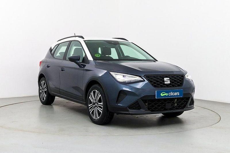 Usado Seat Arona Style 110 CV (80 kW) 2022 Gris SUV