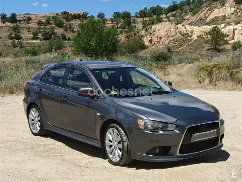 Usado Mitsubishi Lancer Sportback Invite 140 CV (102 kW) 2009 Gris / plata Berlina
