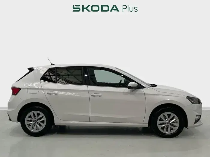 Usado Skoda Fabia Selection 115 CV (84 kW) 2025 Blanco Utilitario