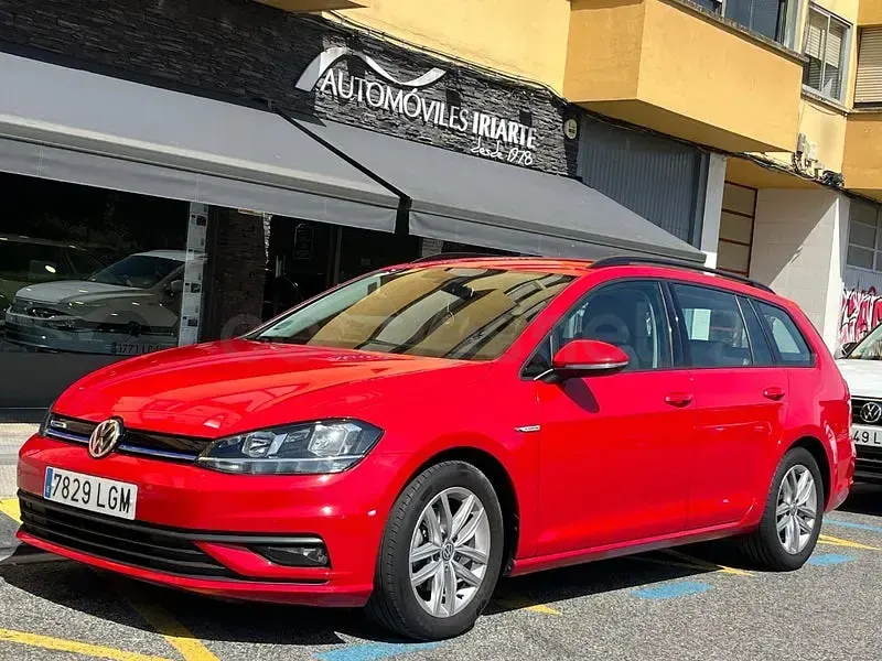 Usado VW Golf VIII Edition 130 CV (95 kW) 2020 Rojo Familiar