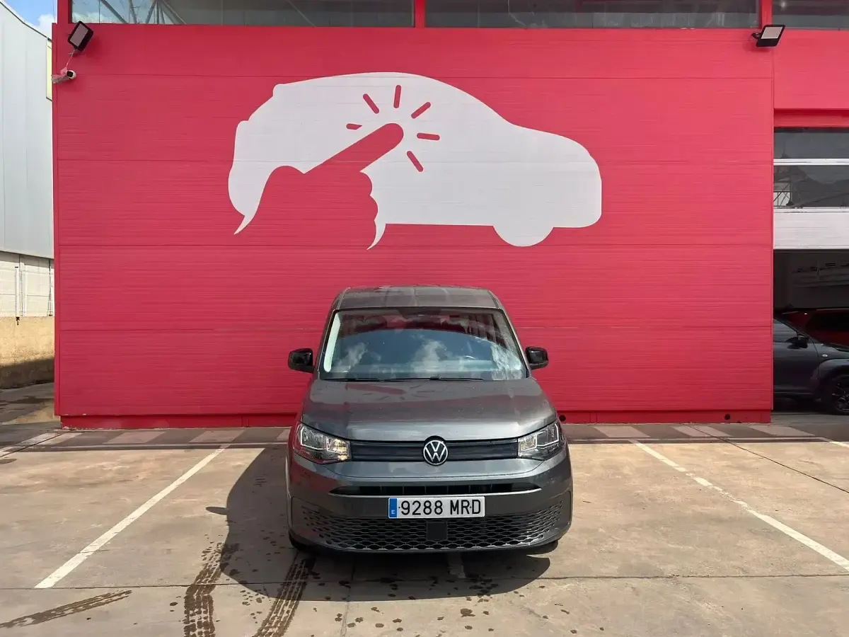 Usado VW Caddy 102 CV (75 kW) 2024 Gris Monovolumen