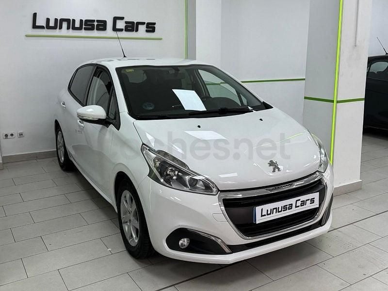 Usado Peugeot 208 Active 100 CV (73 kW) 2015 Blanco Utilitario