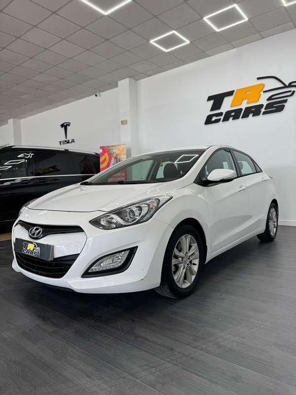 Usado Hyundai i30 101 CV (74 kW) 2014 Blanco Utilitario