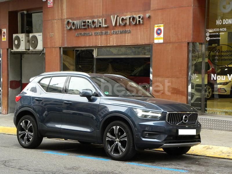 Gris / plata Usado 2018 Volvo XC40 Inscription SUV | 19.999 € (Un poco caro) - Imagen 1/4