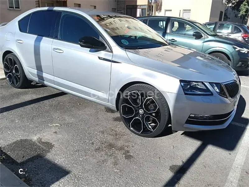 Usado Skoda Octavia Style 115 CV (84 kW) 2019 Gris / plata Berlina