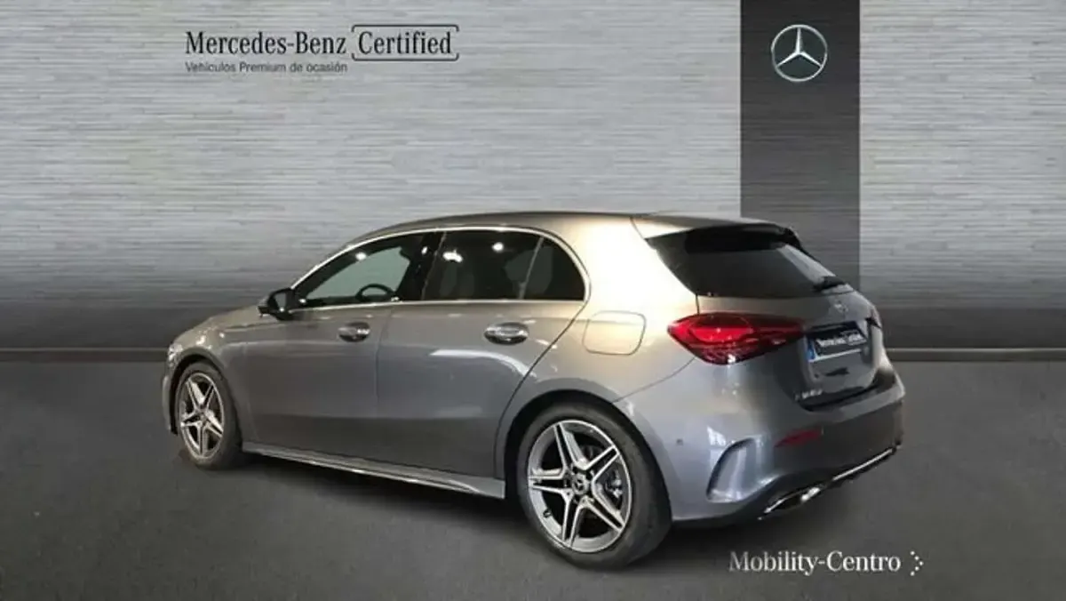 Usado Mercedes A180 109 CV (80 kW) 2024 Gris Utilitario