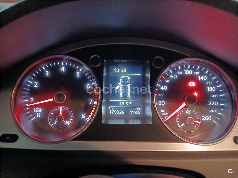 Usado VW Passat Highline 160 CV (117 kW) 2010 Gris / plata Familiar