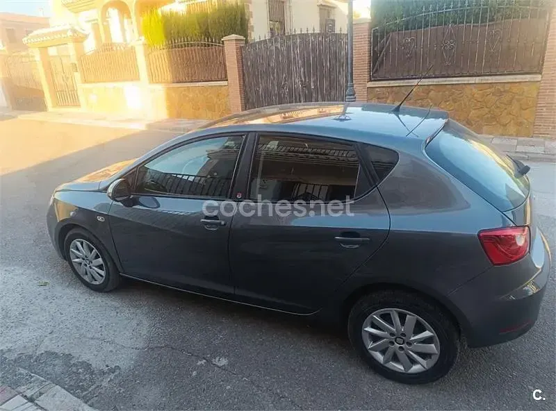 Usado Seat Ibiza CONNECT 90 CV (66 kW) 2017 Gris / plata Berlina