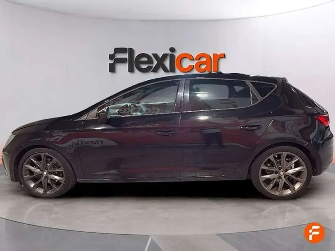 Usado Seat Leon FR 150 CV (110 kW) 2021 Negro Utilitario