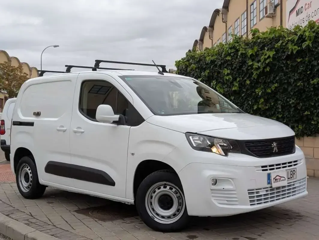 Usado Peugeot Partner Premium 99 CV (72 kW) 2019 Blanco Monovolumen