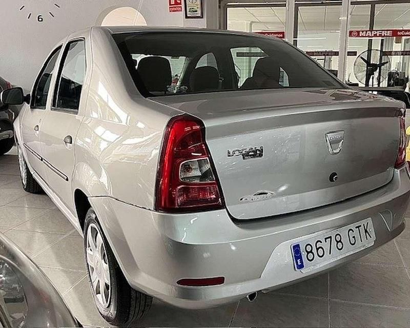 Usado Dacia Logan Ambiance 75 CV (55 kW) 2010 Gris Berlina
