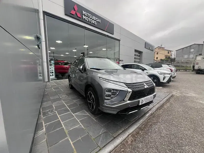 Usado Mitsubishi Eclipse Cross 188 CV (138 kW) 2023 Gris / plata SUV