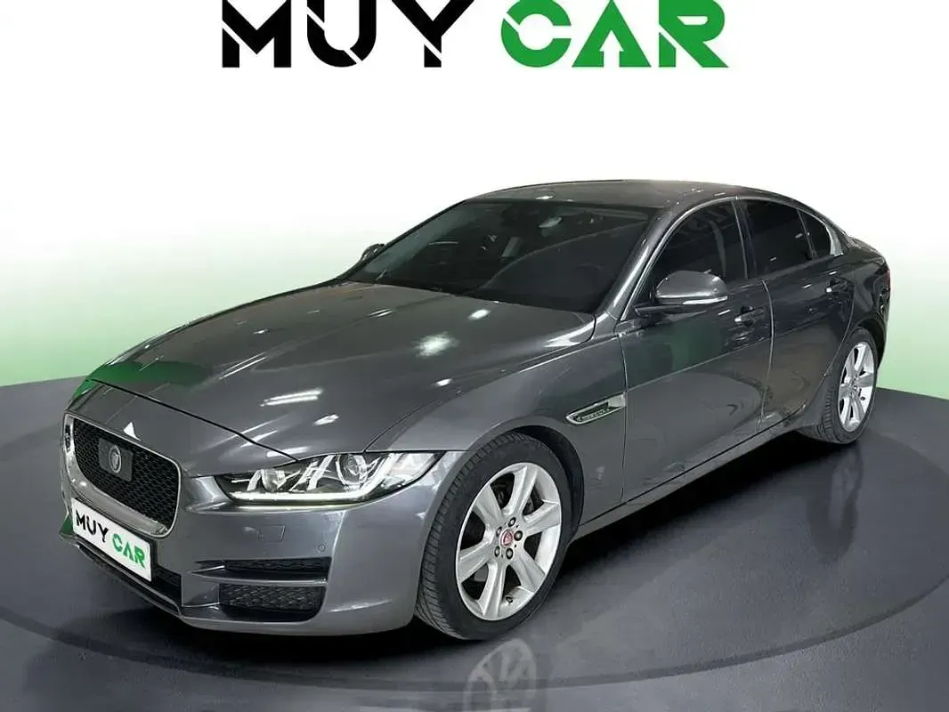 Usado Jaguar XE Pure 179 CV (131 kW) 2018 Gris Berlina