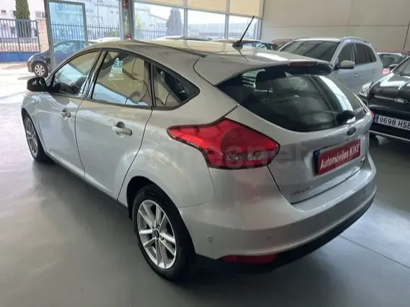 Usado Ford Focus Business Edition 125 CV (91 kW) 2018 Gris / plata Berlina