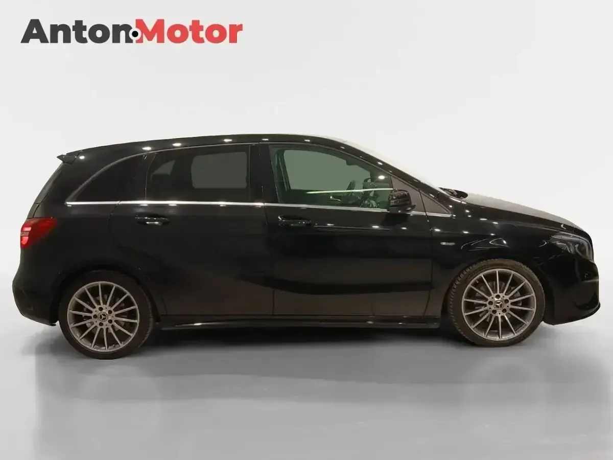Usado Mercedes B200 150 HP (110 kW) 2019 Preto Monovolume