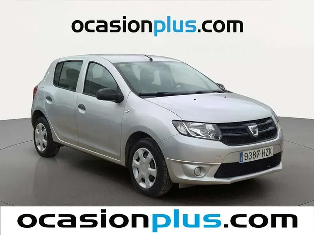 Usado Dacia Sandero Ambiance 75 CV (55 kW) 2014 Plateado Utilitario