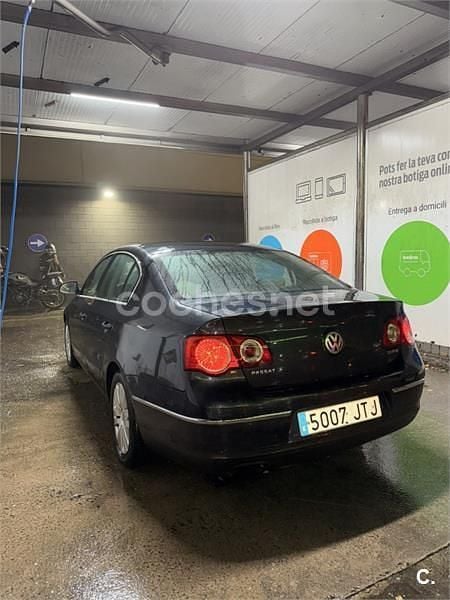 Usado VW Passat Highline 150 CV (110 kW) 2005 Azul Berlina