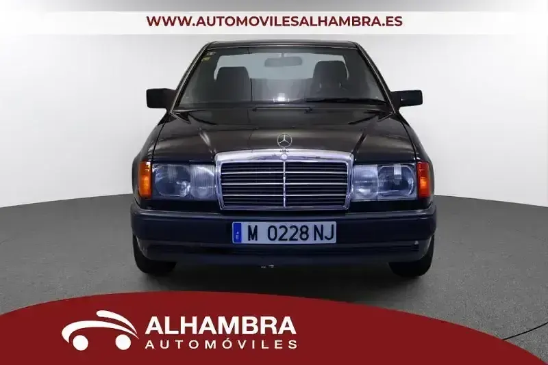 Usado Mercedes E300 220 CV (161 kW) 1990 Gris Coupe