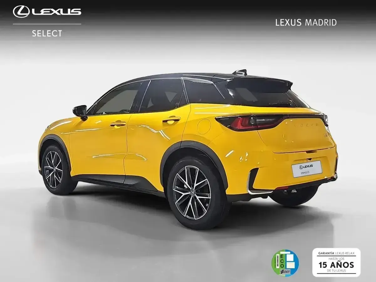 Usado Lexus LBX 136 CV (100 kW) 2025 Amarillo SUV