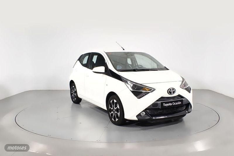 Blanco Usado 2021 Toyota Aygo X-play Utilitario | 12.800 € (Un poco caro) - Imagen 1/4