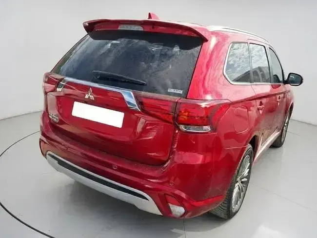Usado Mitsubishi Outlander P-HEV 224 CV (164 kW) 2021 Rojo SUV