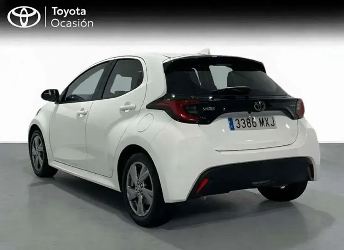 Usado Toyota Yaris Active 116 CV (85 kW) 2024 Blanco Utilitario