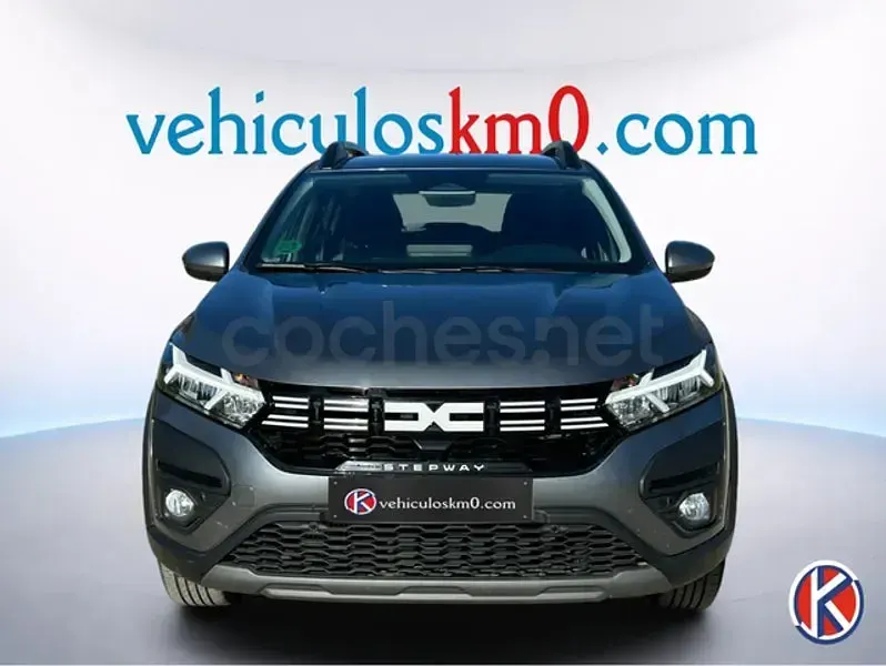 Usado Dacia Sandero Expression 91 CV (66 kW) 2025 Gris / plata Berlina