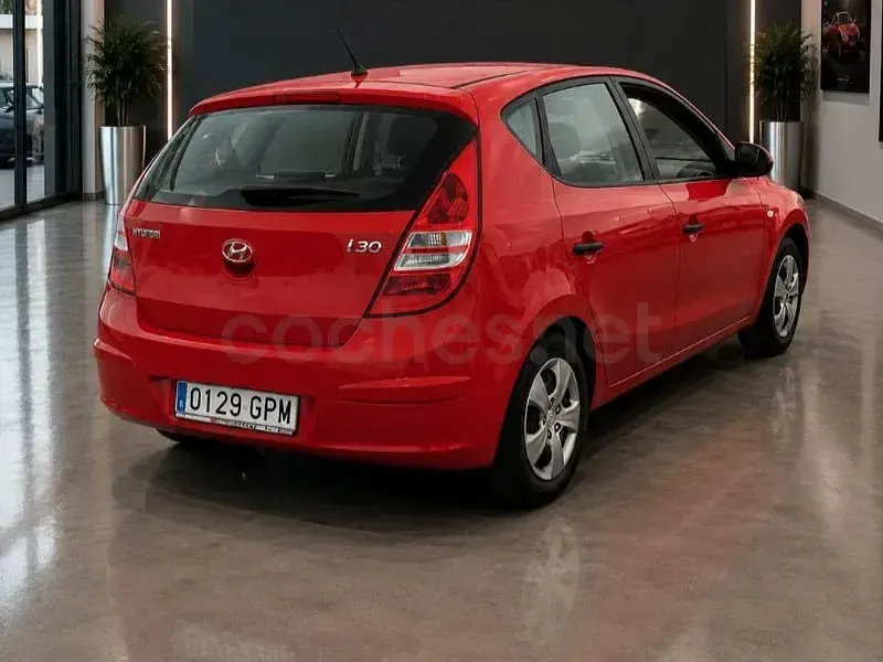 Usado Hyundai i30 Classic 109 CV (80 kW) 2009 Rojo Berlina
