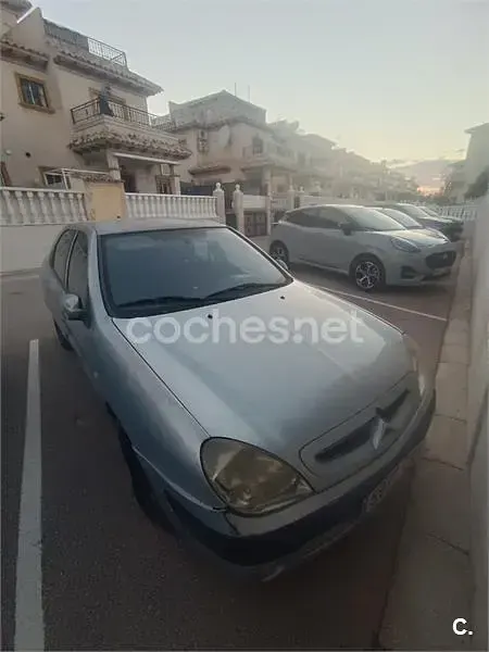 Usado Citroën Xsara 75 CV (55 kW) 2004 Gris / plata Berlina