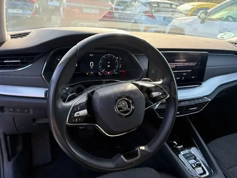 Usado Skoda Octavia Style 150 CV (110 kW) 2022 Gris / plata Familiar