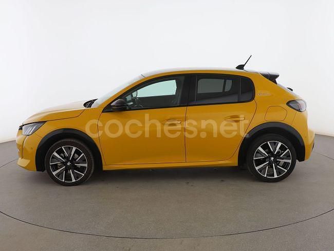 Usado Peugeot 208 GT-line 101 CV (74 kW) 2020 Amarillo Utilitario