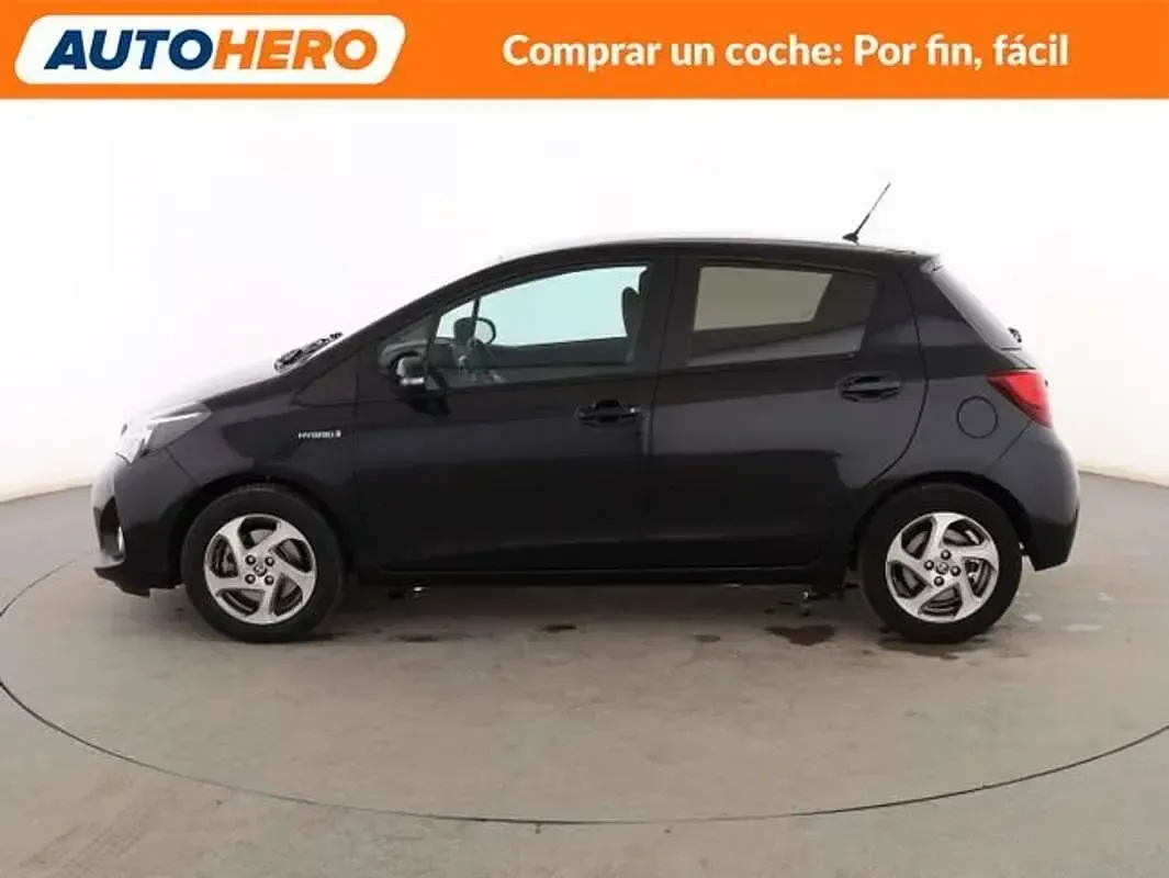 Usado Toyota Yaris Hybrid Active 99 CV (72 kW) 2016 Negro Utilitario