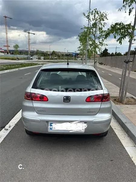 Usado Seat Ibiza Stella 75 CV (55 kW) 2004 Gris / plata Utilitario