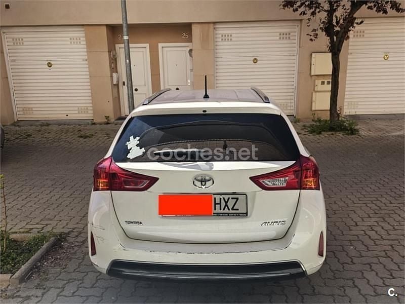 Usado Toyota Auris Active 90 CV (66 kW) 2014 Blanco Familiar