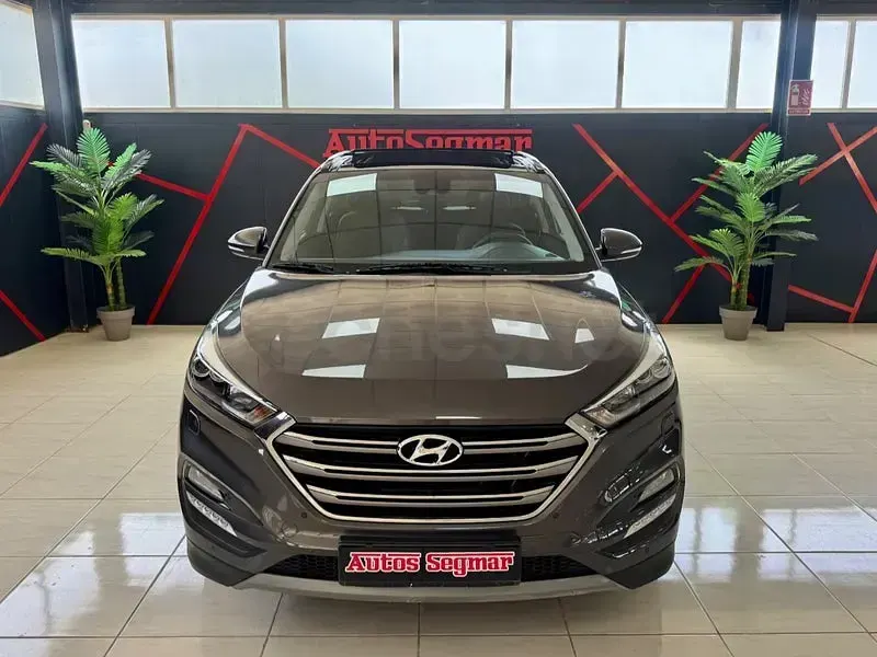Usado Hyundai Tucson 141 CV (103 kW) 2018 Gris / plata SUV