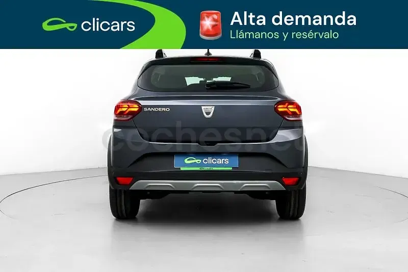 Usado Dacia Sandero Stepway 101 CV (74 kW) 2022 Gris / plata Berlina